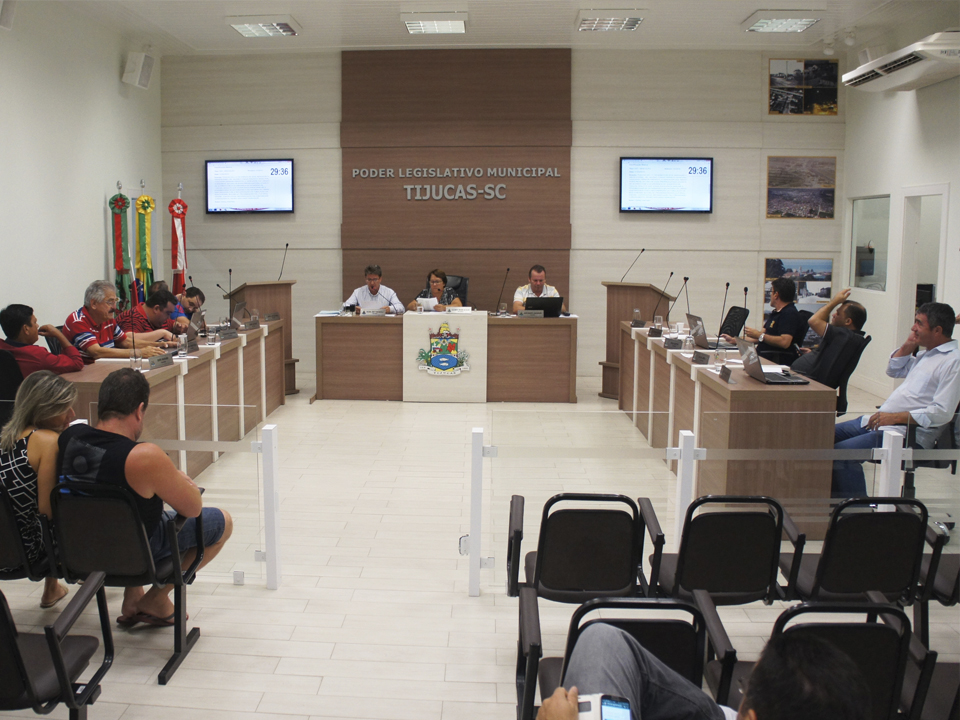 Sete vereadores de Tijucas trocaram de partido